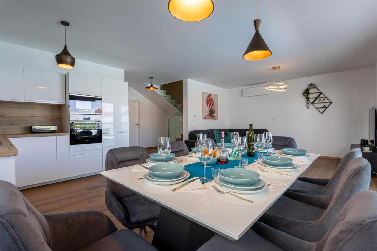 Villa Manhattan Dobrinj ภายนอก รูปภาพ