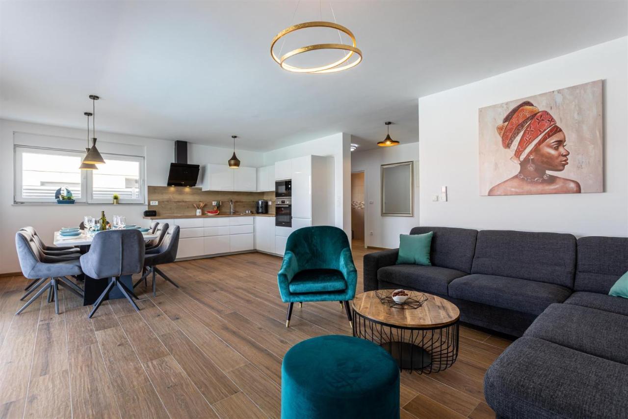 Villa Manhattan Dobrinj ภายนอก รูปภาพ
