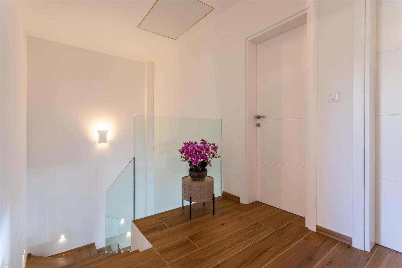 Villa Manhattan Dobrinj ภายนอก รูปภาพ