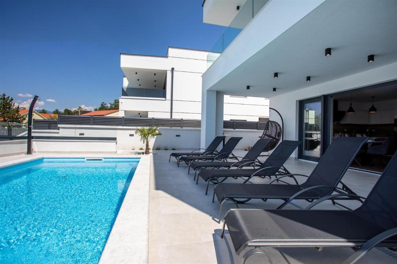 Villa Manhattan Dobrinj ภายนอก รูปภาพ