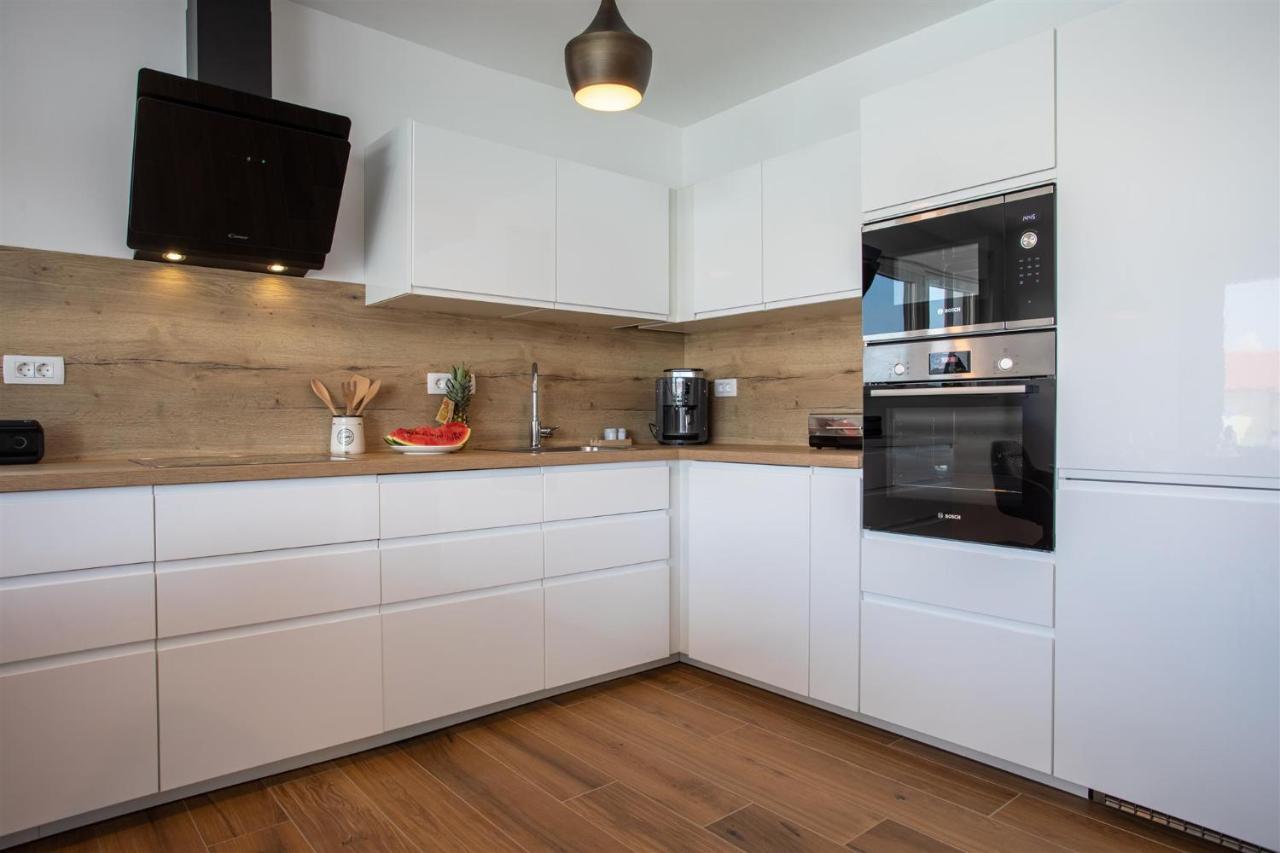 Villa Manhattan Dobrinj ภายนอก รูปภาพ