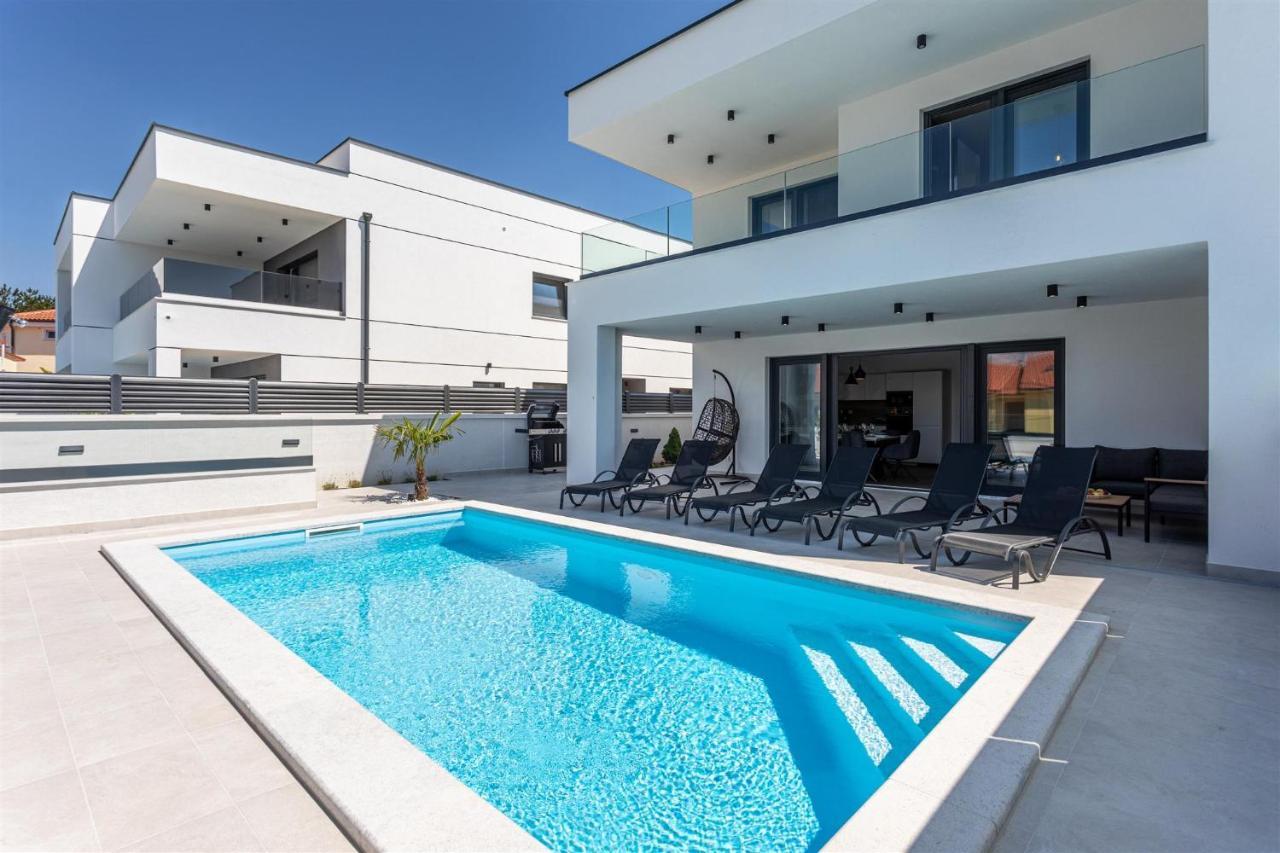 Villa Manhattan Dobrinj ภายนอก รูปภาพ