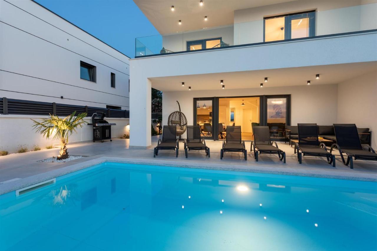 Villa Manhattan Dobrinj ภายนอก รูปภาพ