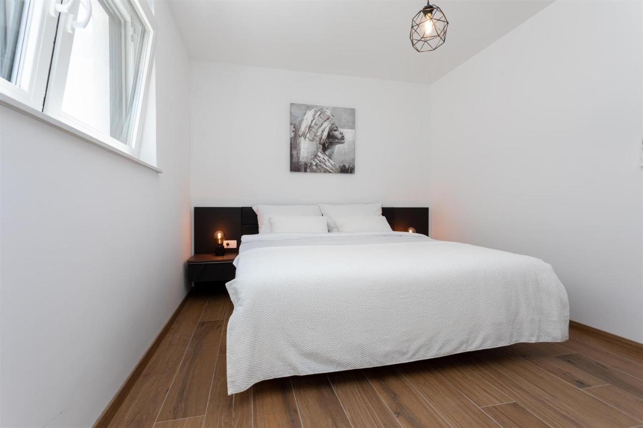 Villa Manhattan Dobrinj ภายนอก รูปภาพ