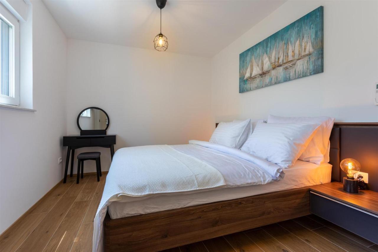 Villa Manhattan Dobrinj ภายนอก รูปภาพ